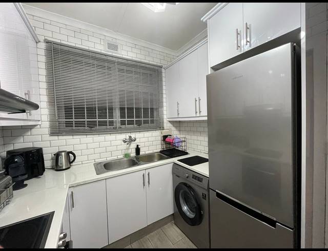 1.5 BEDROOM FLAT FOR SALE IN GLENWOOD